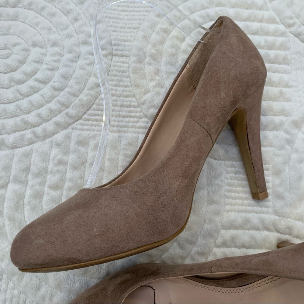 KELLIE & KATIE Elegant Taupe High Heel Pumps Size 9 - Picture 4 of 13
